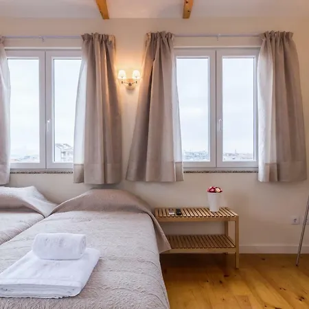 Affittacamere Stayinbonfim Suites Oporto